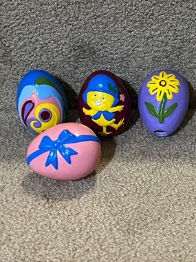 Easter Ceramic Eggs hand painted lot of 4 red one been repaired see pics
